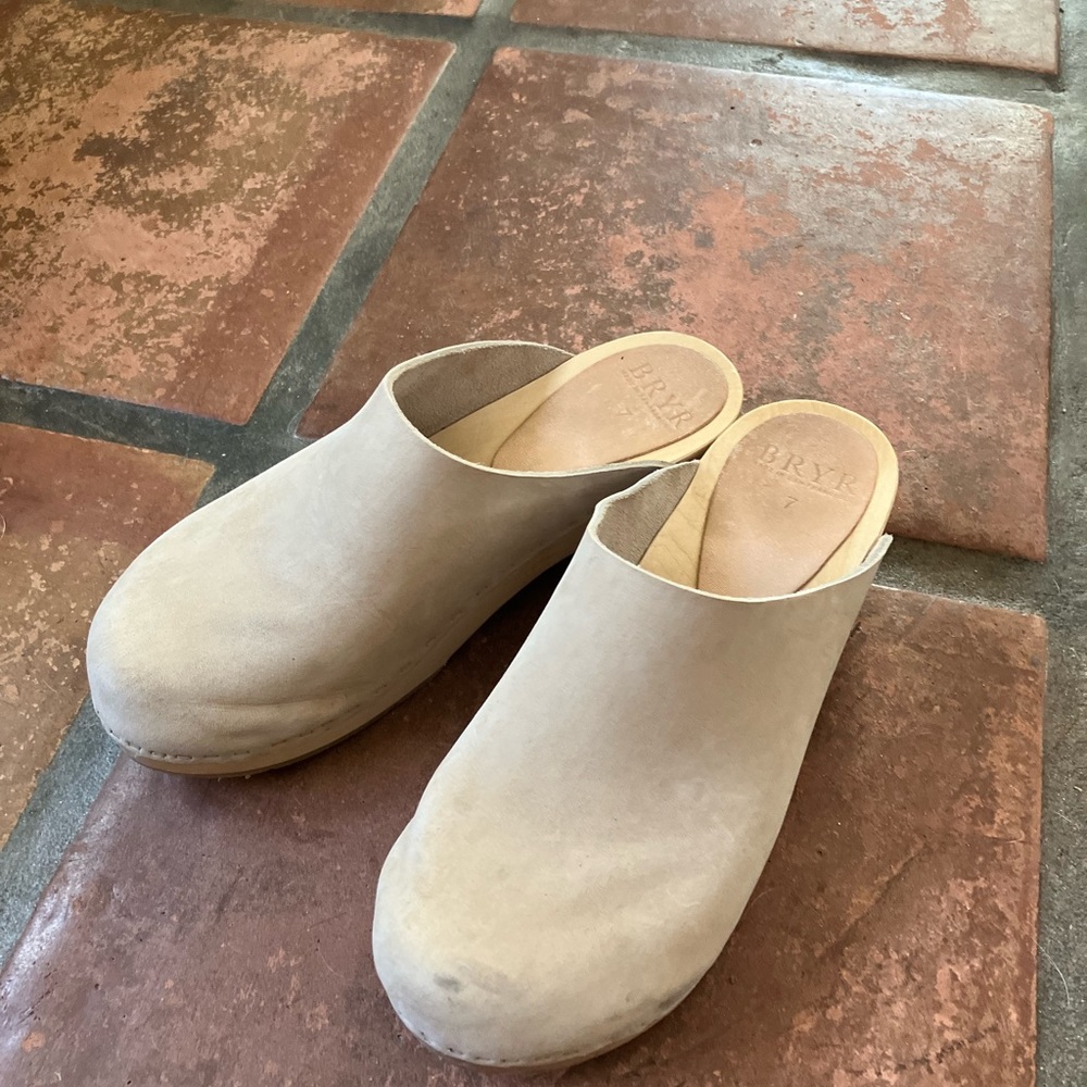 Bryer worker clog